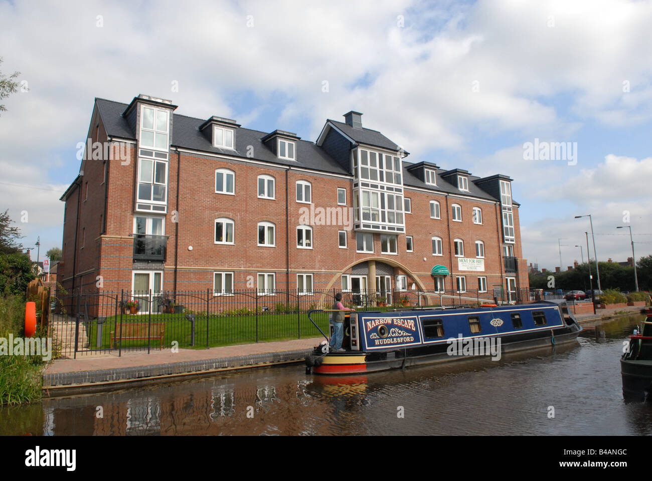 Canalside housing in Stone Staffordshire Stock Photo