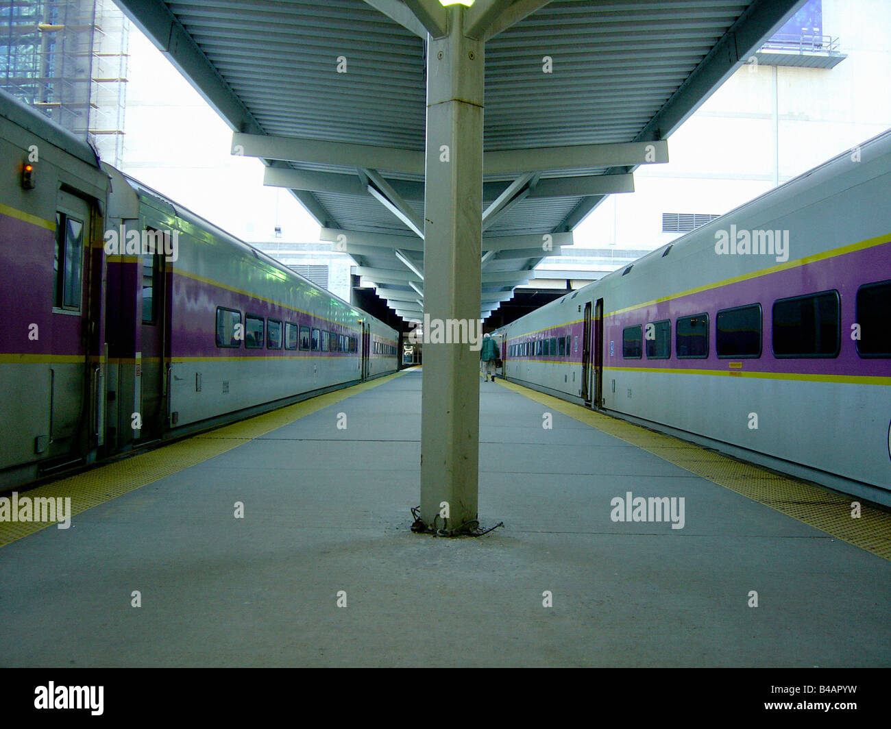 2 trains at the platform hi-res stock photography and images - Alamy