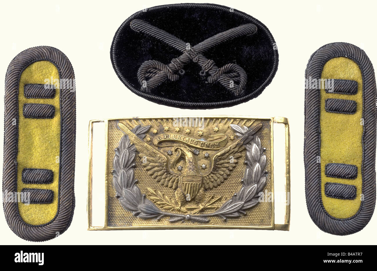 Insignia for a Northern Cavalry Captain, in the American Civil War (1861 - 1865). A pair of shoulder boards, yellow with silver embroidery and a cap badge of silver embroidery on black velvet. There is also a fire-gilded belt buckle with the American Eagle in a silver laurel wreath, complete with the opposite catch. historic, historical, 19th century, USA, United States of America, American, object, objects, stills, clipping, clippings, cut out, cut-out, cut-outs, uniform, uniforms, Stock Photo