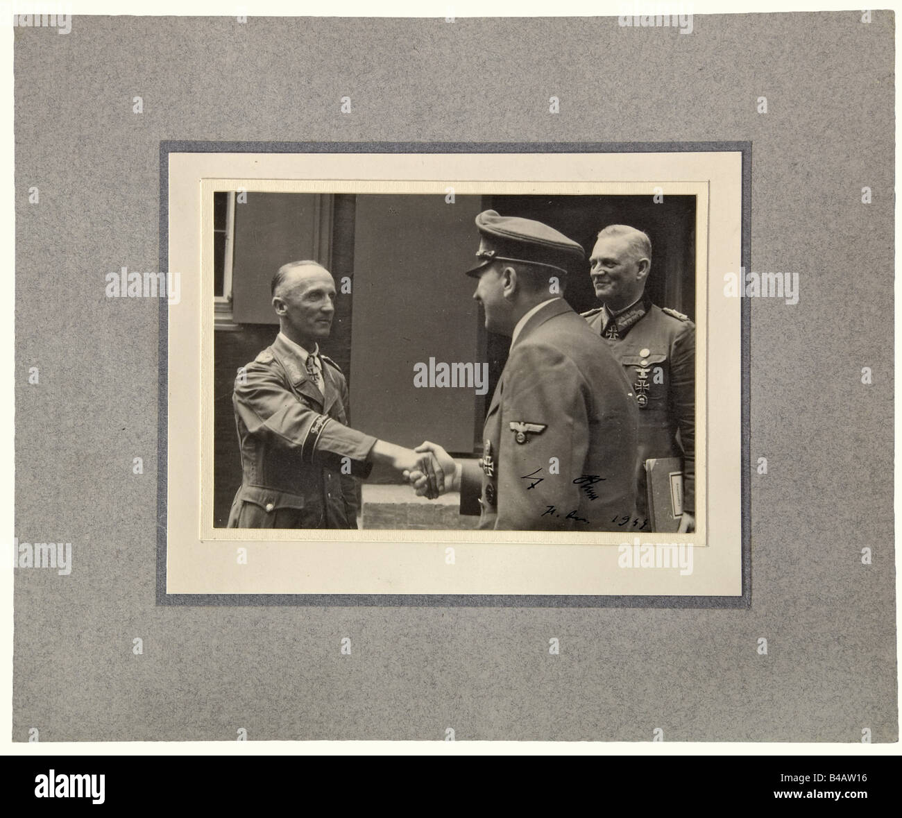 Hasso von Manteuffel - Adolf Hitler., Wide format photo (13 x 18 cm) showing Hitler shaking hands with von Manteuffel, signed on the lower right 'Adolf Hitler - 11. Dez. 1944' in ink. Mounted on passepartout. Only a few days later, the Ardennes Offensive started on 16 December 1944, the last major operation of the German Wehrmacht during which von Manteuffel was awarded the 24th Diamonds to the Knights Cross.' people, 1930s, 20th century, armoured corps, armored corps, tank force, tank forces, branch of service, branches of service, armed service, armed service, Stock Photo
