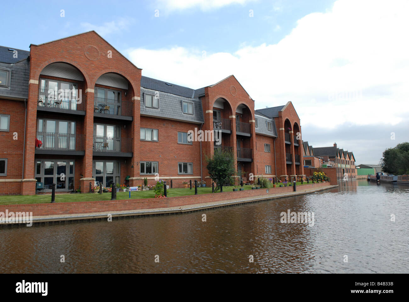 Canalside housing in Stone Staffordshire Stock Photo Alamy