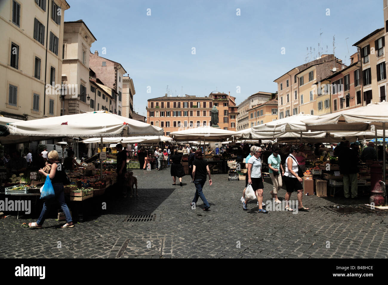 Market Square Rome Shopping rome italy europe hi-res stock photography and images - Alamy
