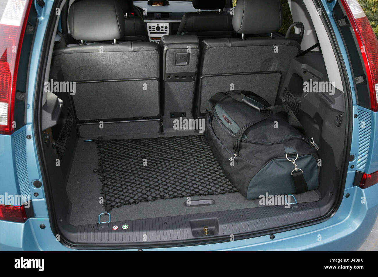 Car, Opel Meriva, Van, Limousine, model year 2003-, light blue-metallic,  view into boot, technique/accessory, accessories Stock Photo - Alamy