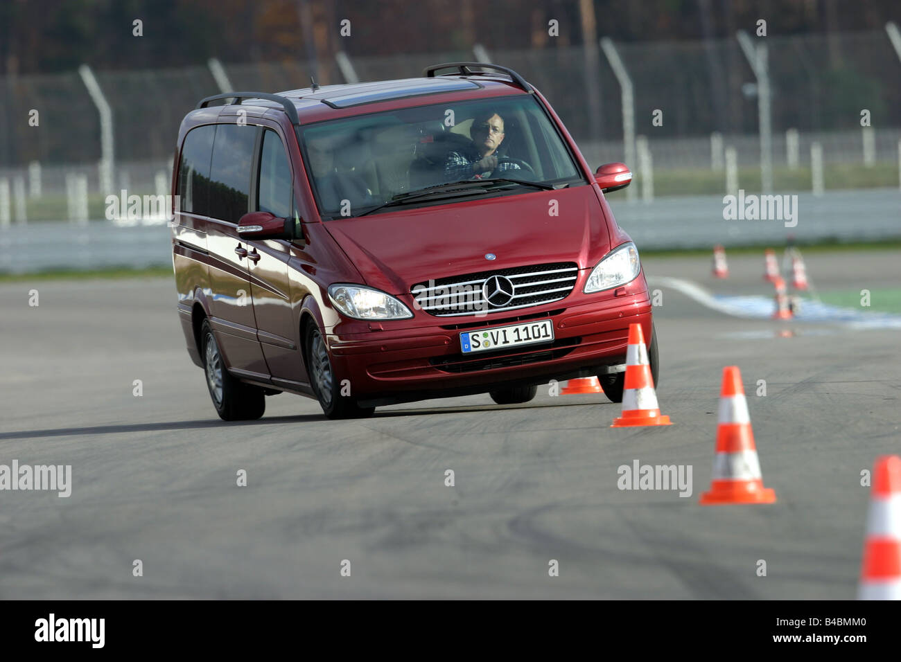 Car mercedes viano 2 2 cdi fotografías e imágenes de alta