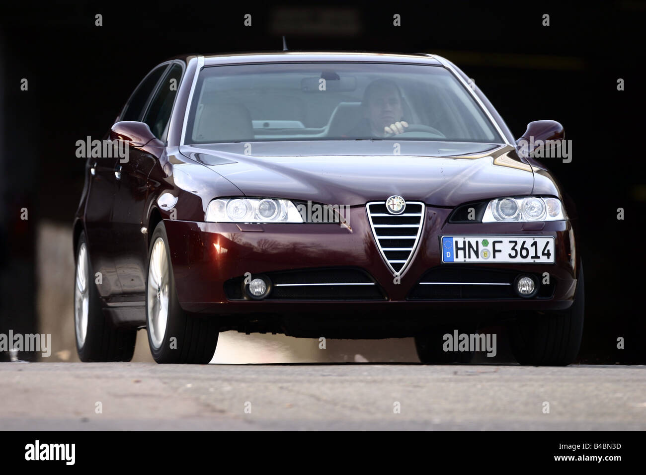 Car, Alfa 166 3.2 V6, upper middle-sized , Limousine, model year 2003-, ruby colored, FGHDS, driving, diagonal from the front, f Stock Photo