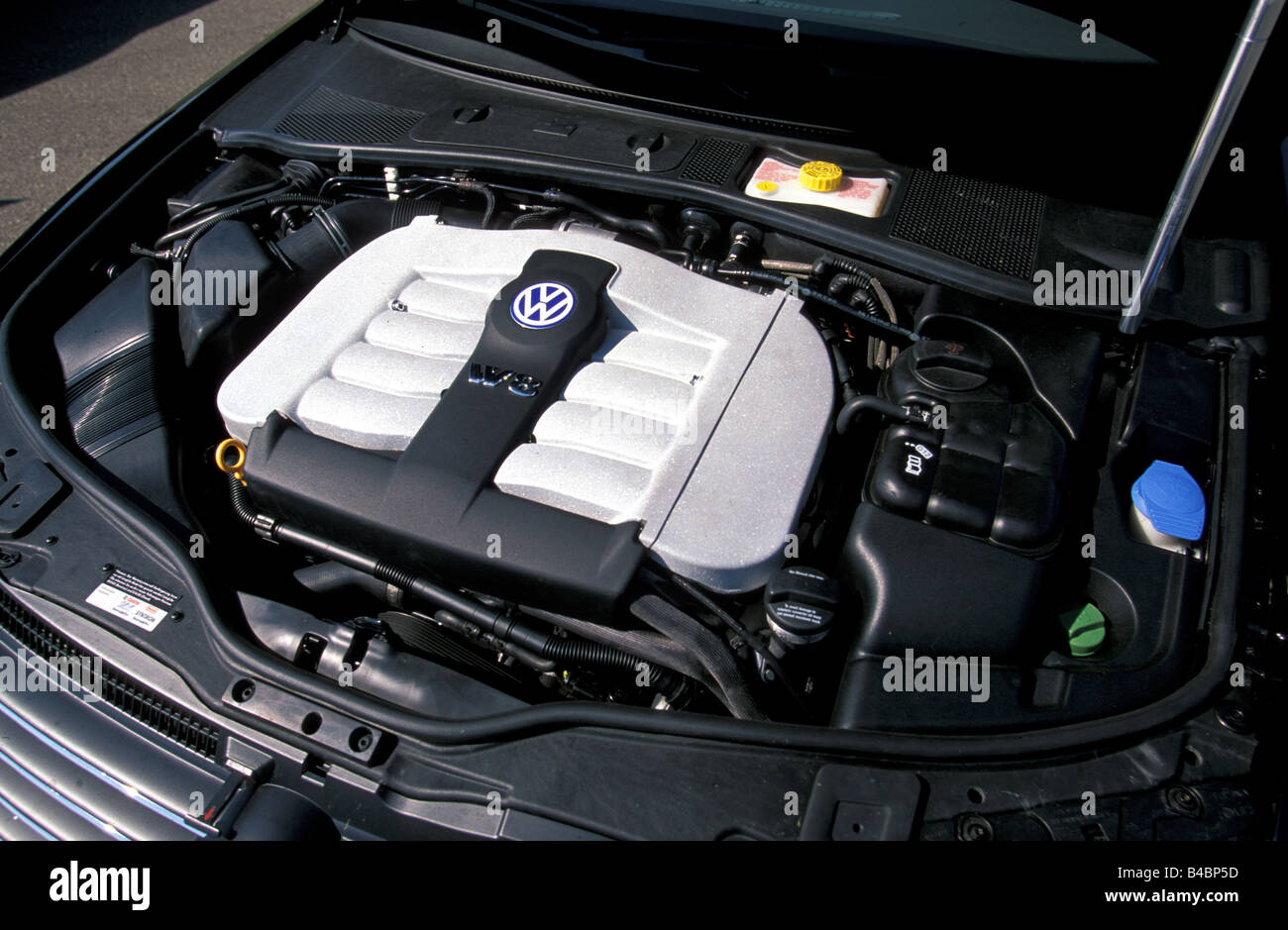 Car, VW Volkswagen Passat W8, model year 2001-, silver, Detailed view,  Limousine, 275 PS, Eight-cylinder engine, view in engine Stock Photo - Alamy