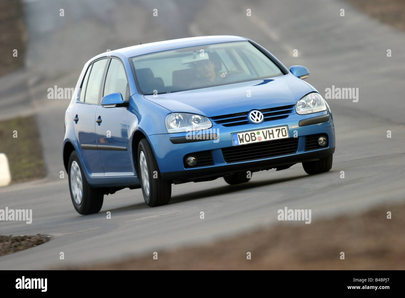 Car, VW Volkswagen Golf V 1.4 Trend, Lower middle-sized class, model year  2003-, metallic-blue, Limousine, FGAH, driving, diagon Stock Photo - Alamy
