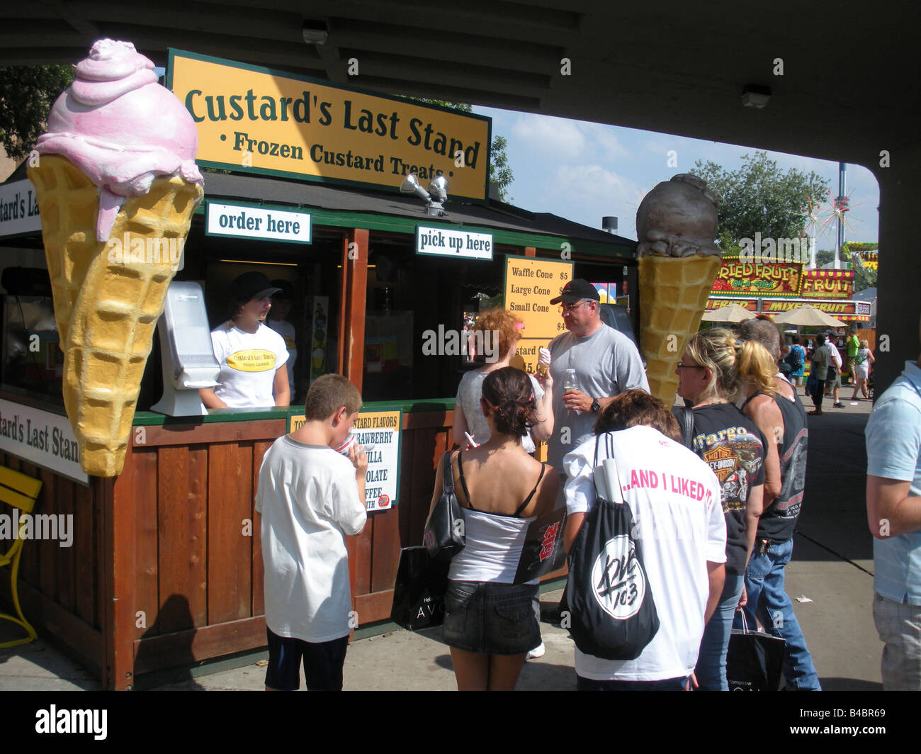 Ice cream stand hires stock photography and images Alamy