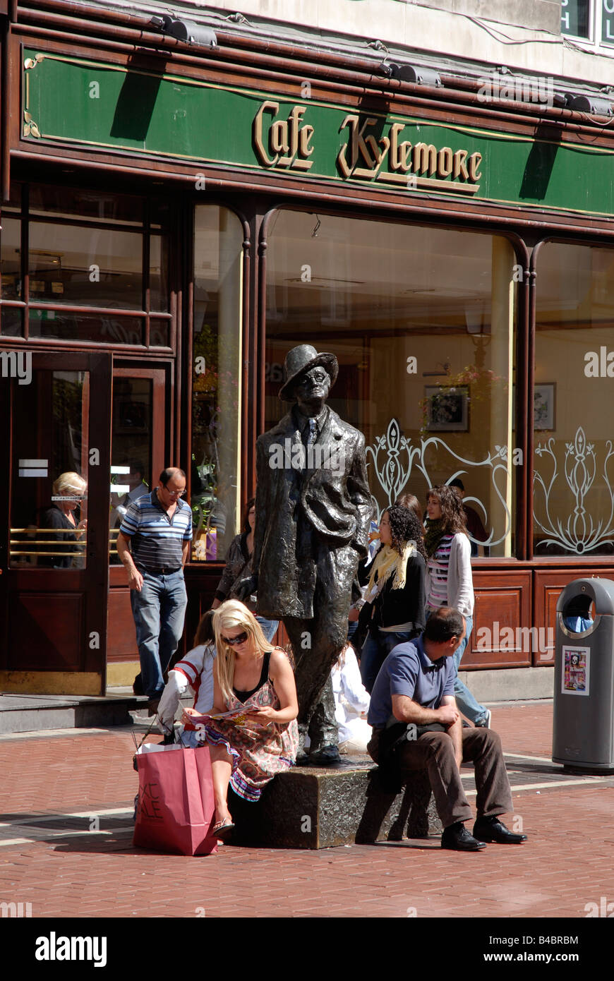 James Joyce statue by Marjorie Fitzgibbon sculptor in front the Cafe ...