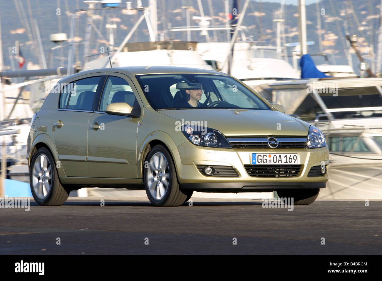 Car Opel Astra 1 9 Cdti Cosmo Model Year 03 Limousine Lower Stock Photo Alamy