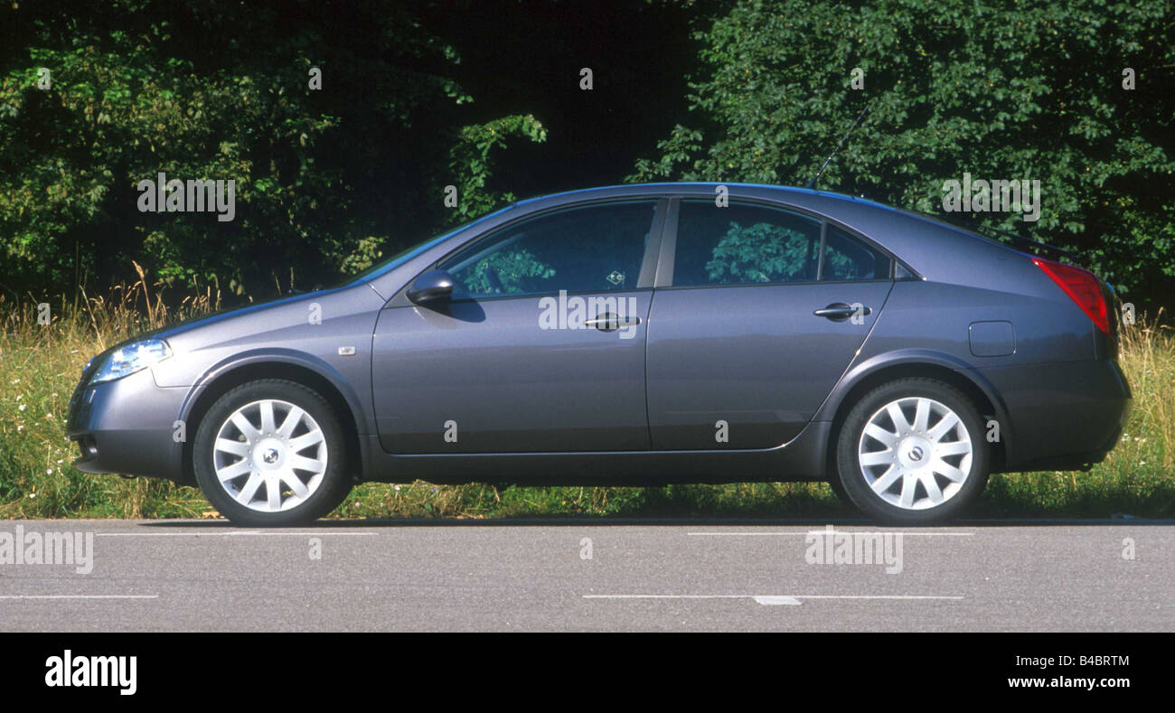 Car, Nissan Primera 2.2 Di, Limousine, medium class, model year 2001-, silver, standing, upholding, country road, side view Stock Photo