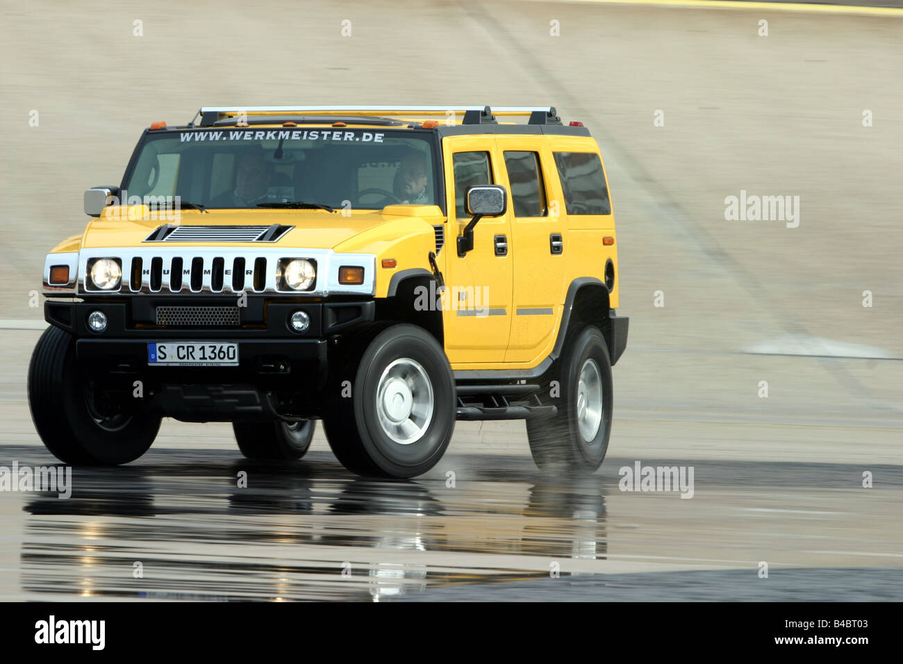 Car, Chevrolet Hummer H2, cross country vehicle, model year 2001-, yellow, driving, diagonal from the front, frontal view, test Stock Photo