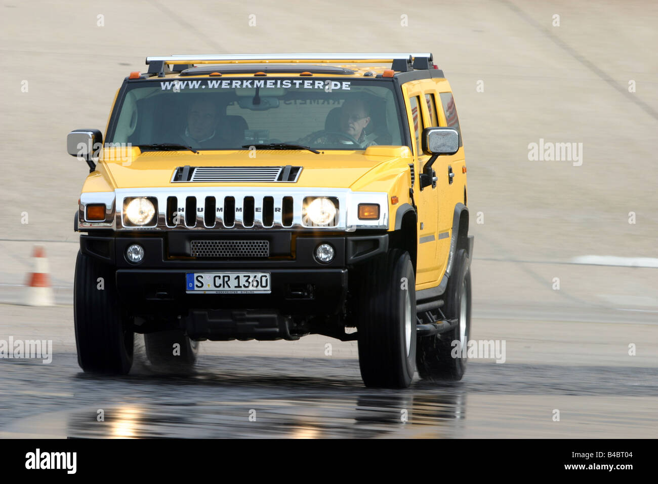 Car, Chevrolet Hummer H2, cross country vehicle, model year 2001-, yellow, driving, diagonal from the front, frontal view, test Stock Photo