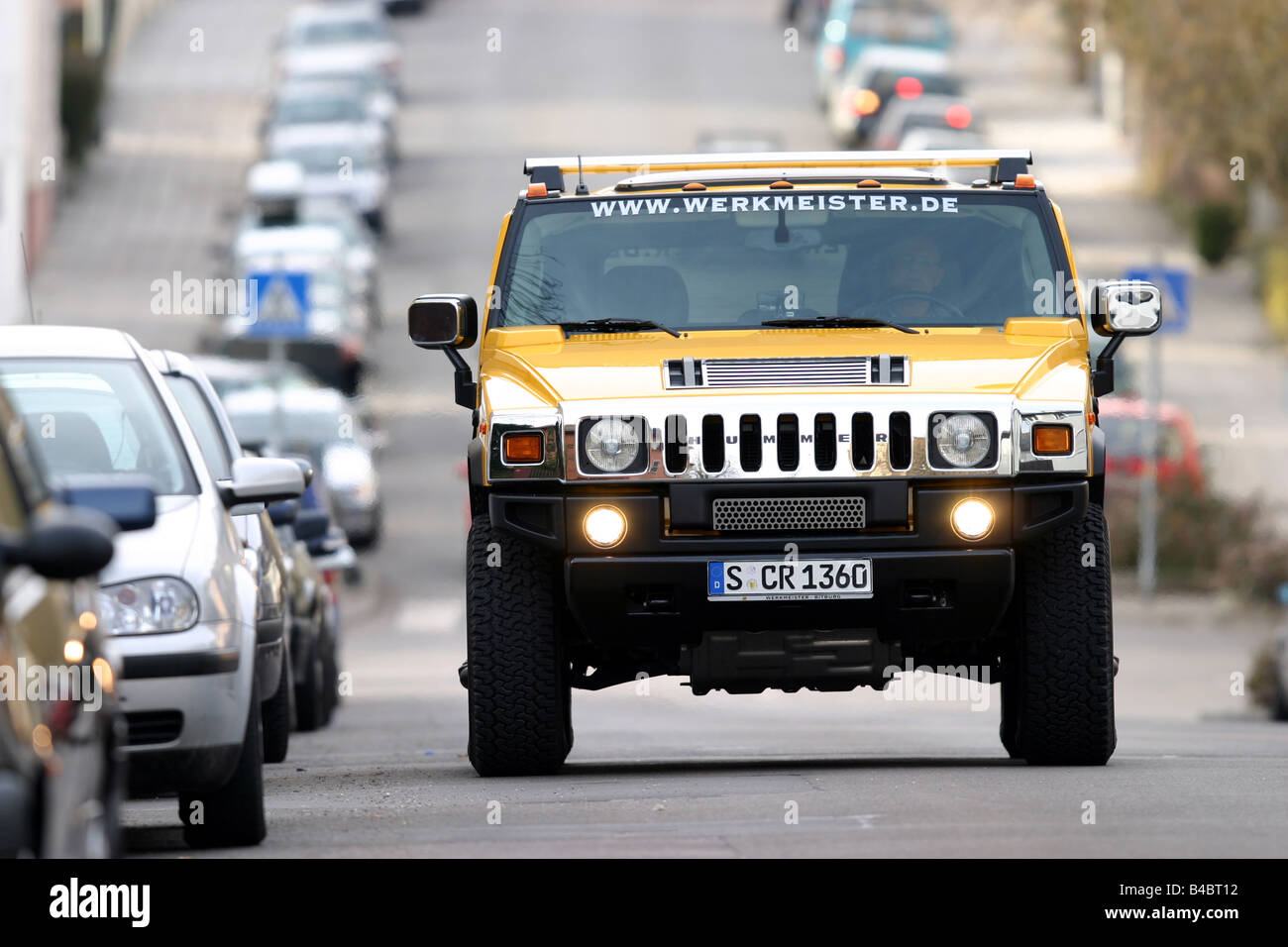 Car, Chevrolet Hummer H2, cross country vehicle, model year 2001-, yellow, driving, frontal view, City, photographer: Hans Diete Stock Photo