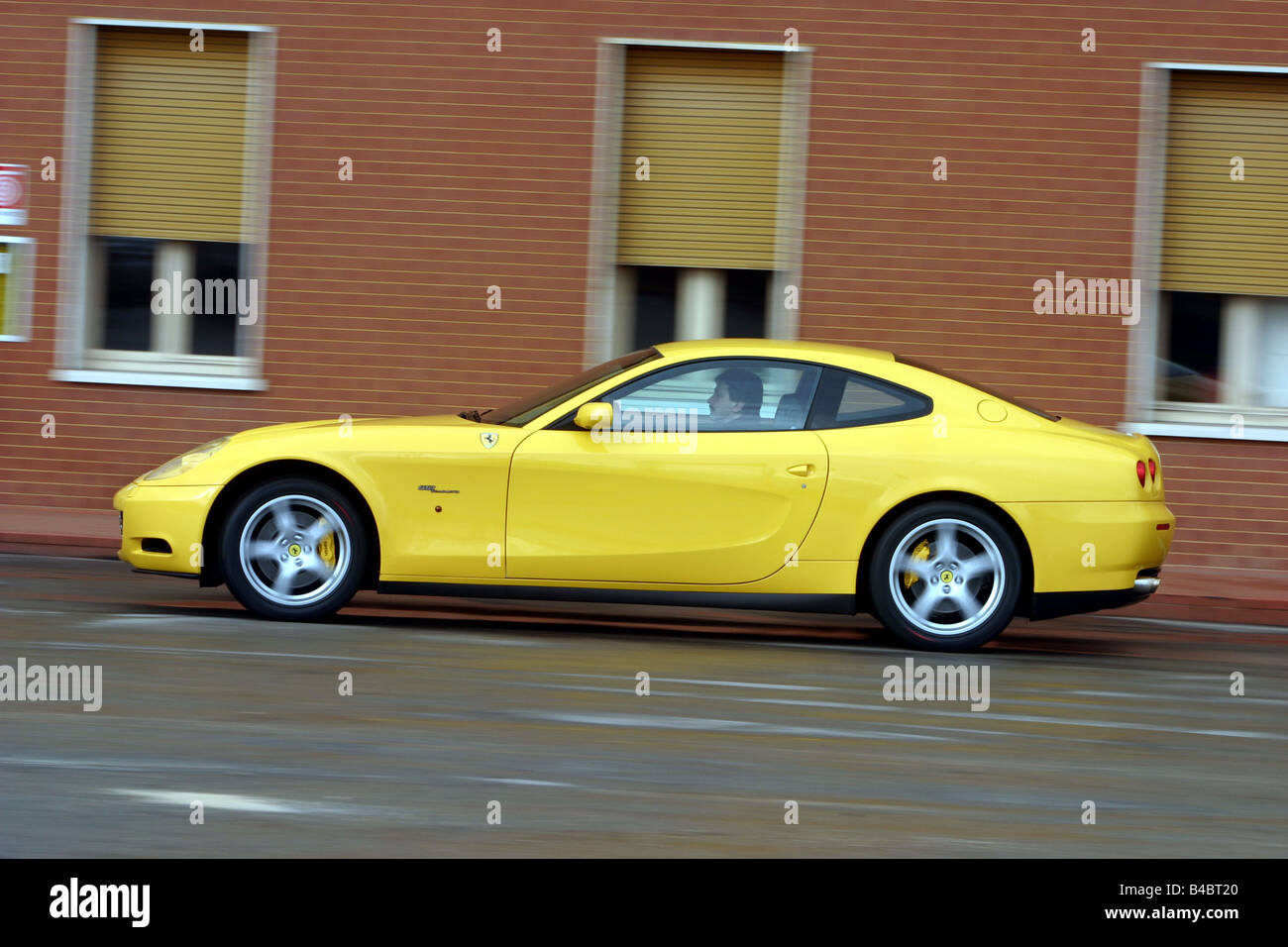 Car, Ferrari 612 Sapprox.lietti, roadster, model year 2004-, coupe/Coupe, yellow, driving, side view, City, photographer: Hans D Stock Photo