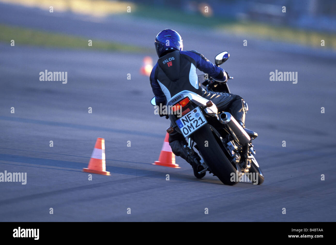 engine cycle, Yamaha FZ6 Fazer, dark blue, model year 2004, driving, inclined position, diagonal from the back, Pilonen, Sportto Stock Photo