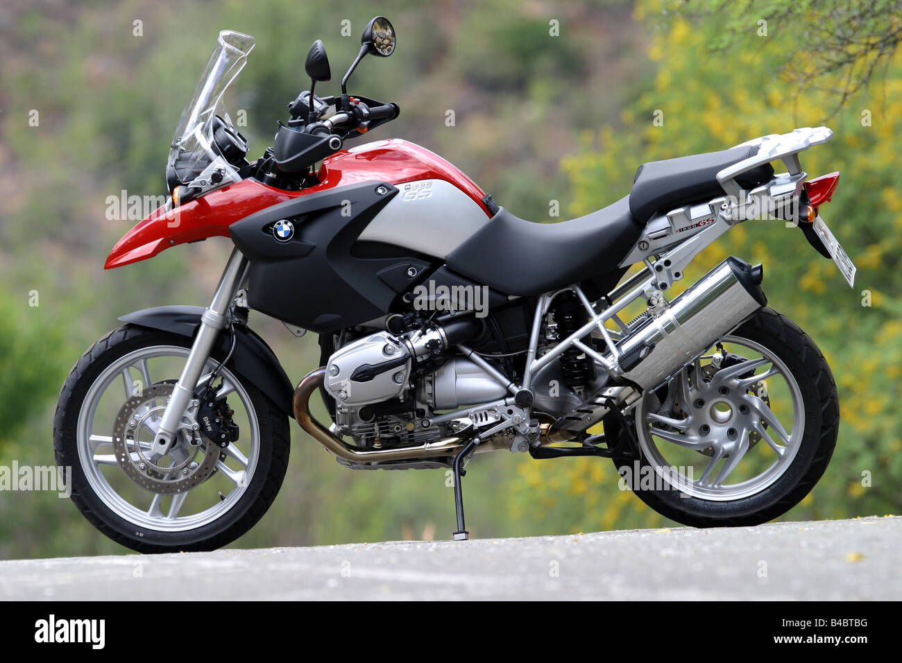 bienestar Indefinido Globo engine cycle, BMW R 1200 GS, model year 2004, enduro, standing, upholding,  side view, photographer: Rossen Gargolov Stock Photo - Alamy