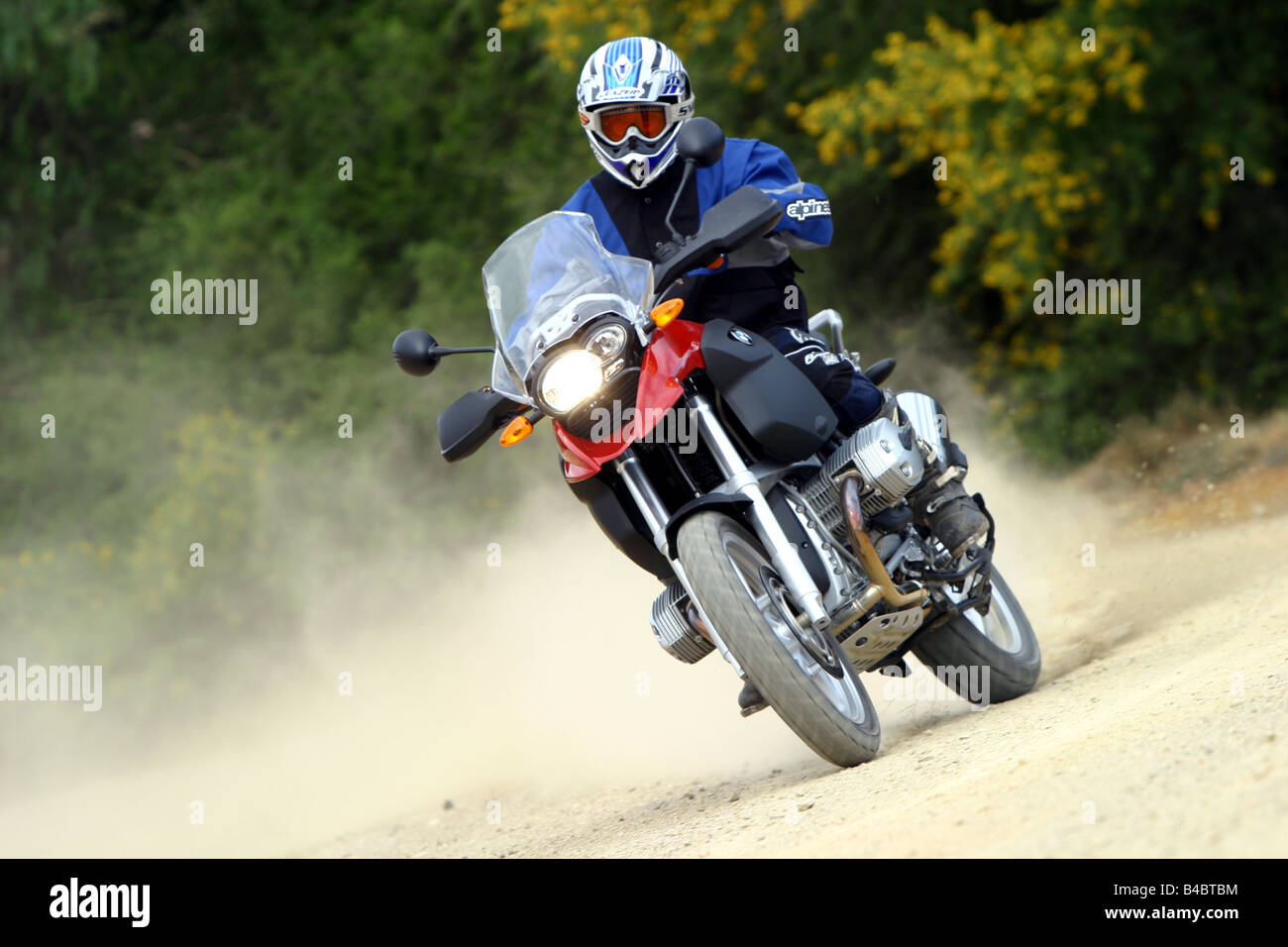 engine cycle, BMW R 1200 GS, model year 2004, enduro, driving, diagonal from the front, Groand, Offroad, photographer: Rossen Ga Stock Photo