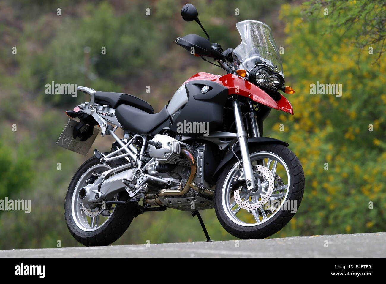 engine cycle, BMW R 1200 GS, model year 2004, enduro, standing, upholding,  diagonal from the front, side view, photographer: Ros Stock Photo - Alamy