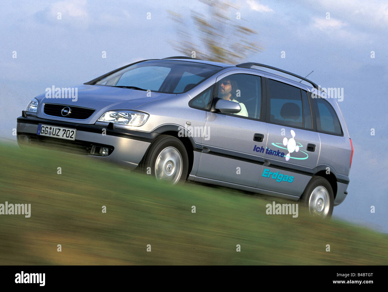 Onderstrepen ei Banyan Car, Opel Zafira CNG, model year 2000, Limousine, silver, Natural gas  approx., Natural gas car, Natural gas, Impulse, driving, d Stock Photo -  Alamy