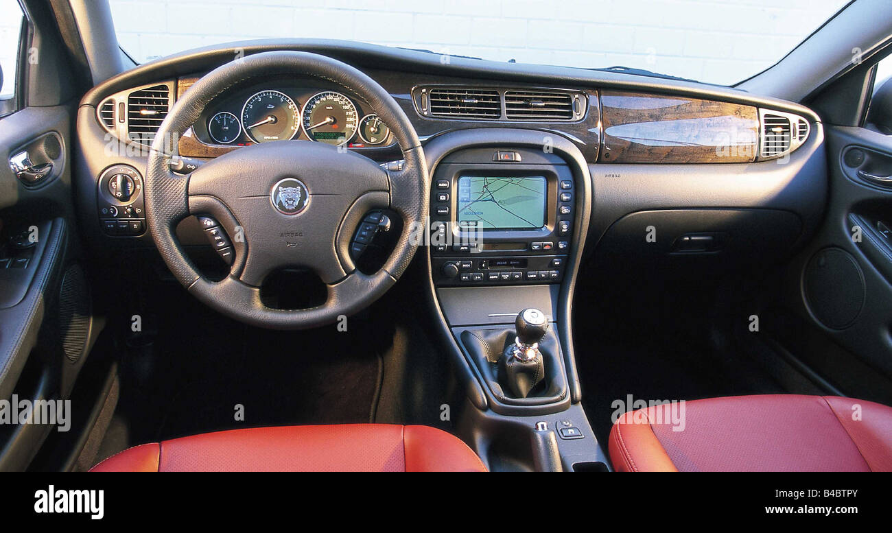 Car, Jaguar X-Type, model year 2001-, Cockpit, Limousine, medium class, Frontal view, blue, ams 10/2001, Seite 034, technique/ac Stock Photo