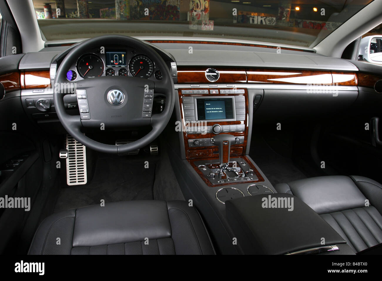 Car, VW Volkswagen Phaeton, Limousine, Luxury approx.s, model year 2002-,  silver, interior view, Interior view, Cockpit, techniq Stock Photo - Alamy