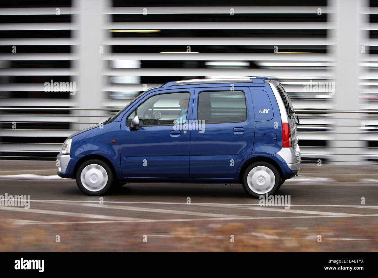 approx., Opel Agila 1.0, Njoy Design Edition, silver-blue, model year  2004-, Minicars, Limousine, driving, side view, City, phot Stock Photo -  Alamy