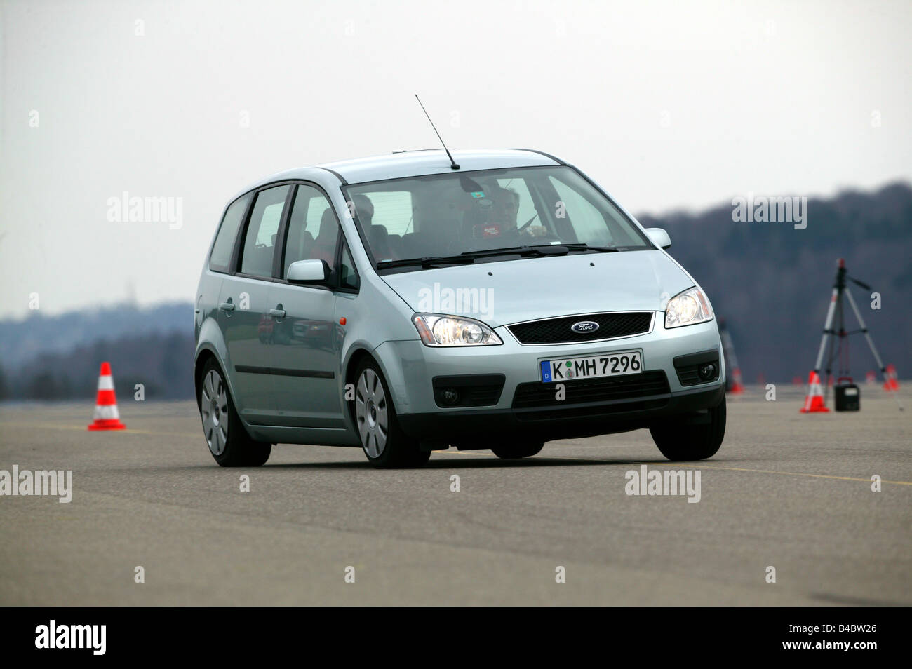Car, Ford Focus C-Max, Limousine, Lower middle-sized class, model year 2003-, silver, ESP comparison, driving, diagonal from the Stock Photo
