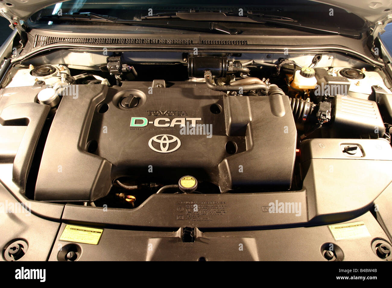 Car, Toyota Avensis D4D-Cat, Limousine, medium class, model year 2003-,  silver, view in engine compartment, technique/accessory Stock Photo - Alamy