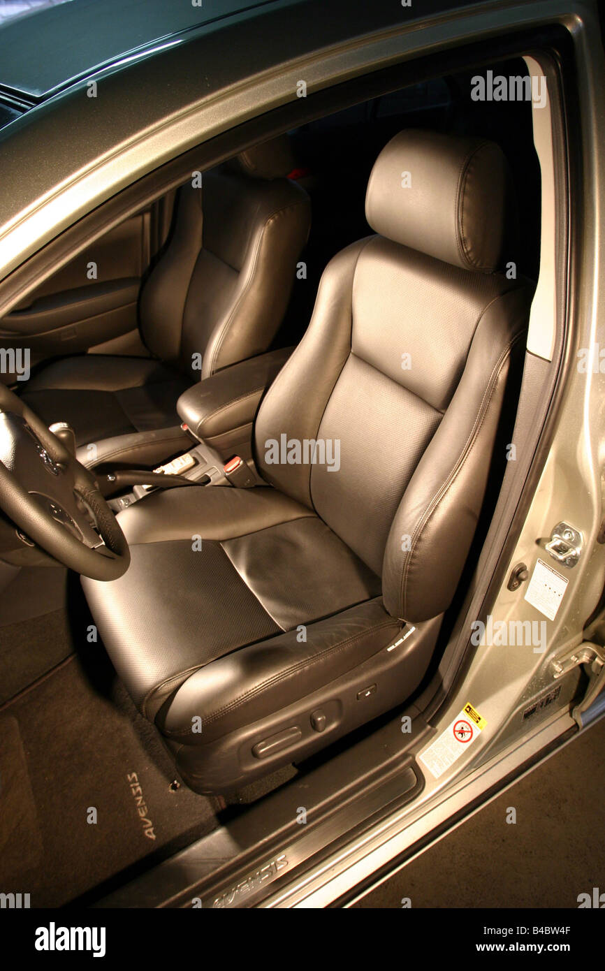 Car, Toyota Avensis D4D-Cat, Limousine, medium class, model year 2003