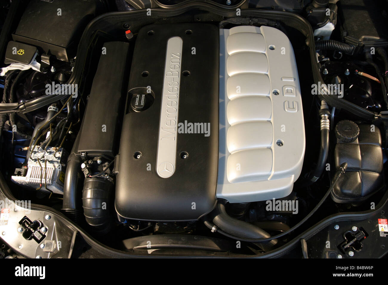 Car, Mercedes E 320 CDI Elegance automatic, upper middle-sized , Limousine,  model year 2002-, black, view in engine compartment Stock Photo - Alamy