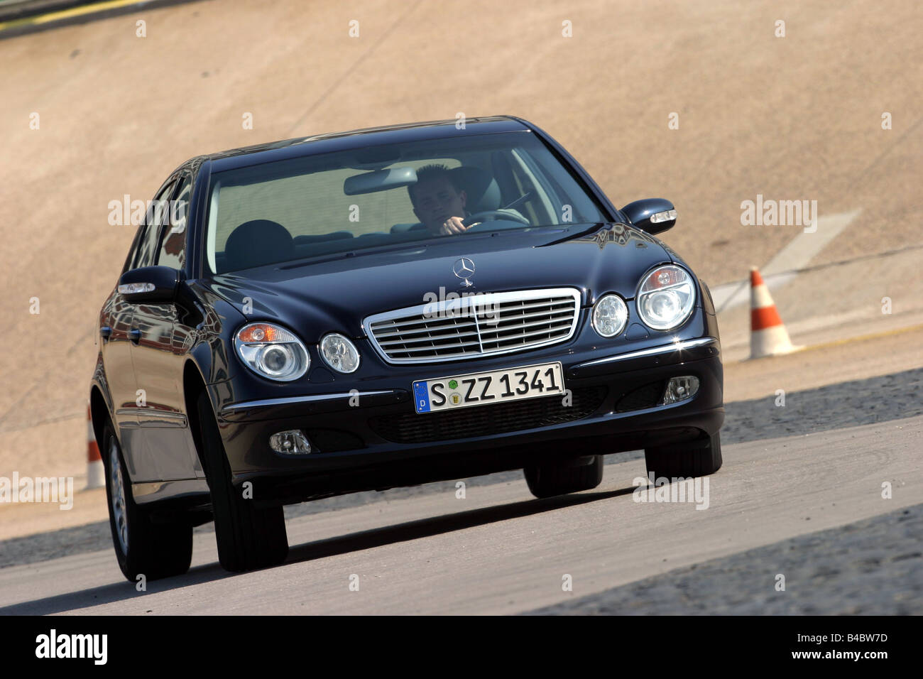 Car, Mercedes E 320 CDI Elegance automatic, upper middle-sized ...