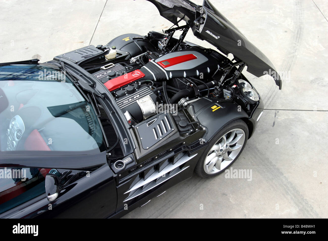 Car, Mercedes SLR McLaren, coupe/Coupe, roadster, model year 2003-, view in  engine compartment, technique/accessory, accessories Stock Photo - Alamy