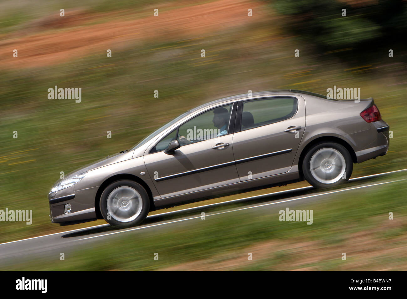 Peugeot 407 HDi 170 Bi-Turbo, model year 2006-, silver, driving, side view,  country road Stock Photo - Alamy