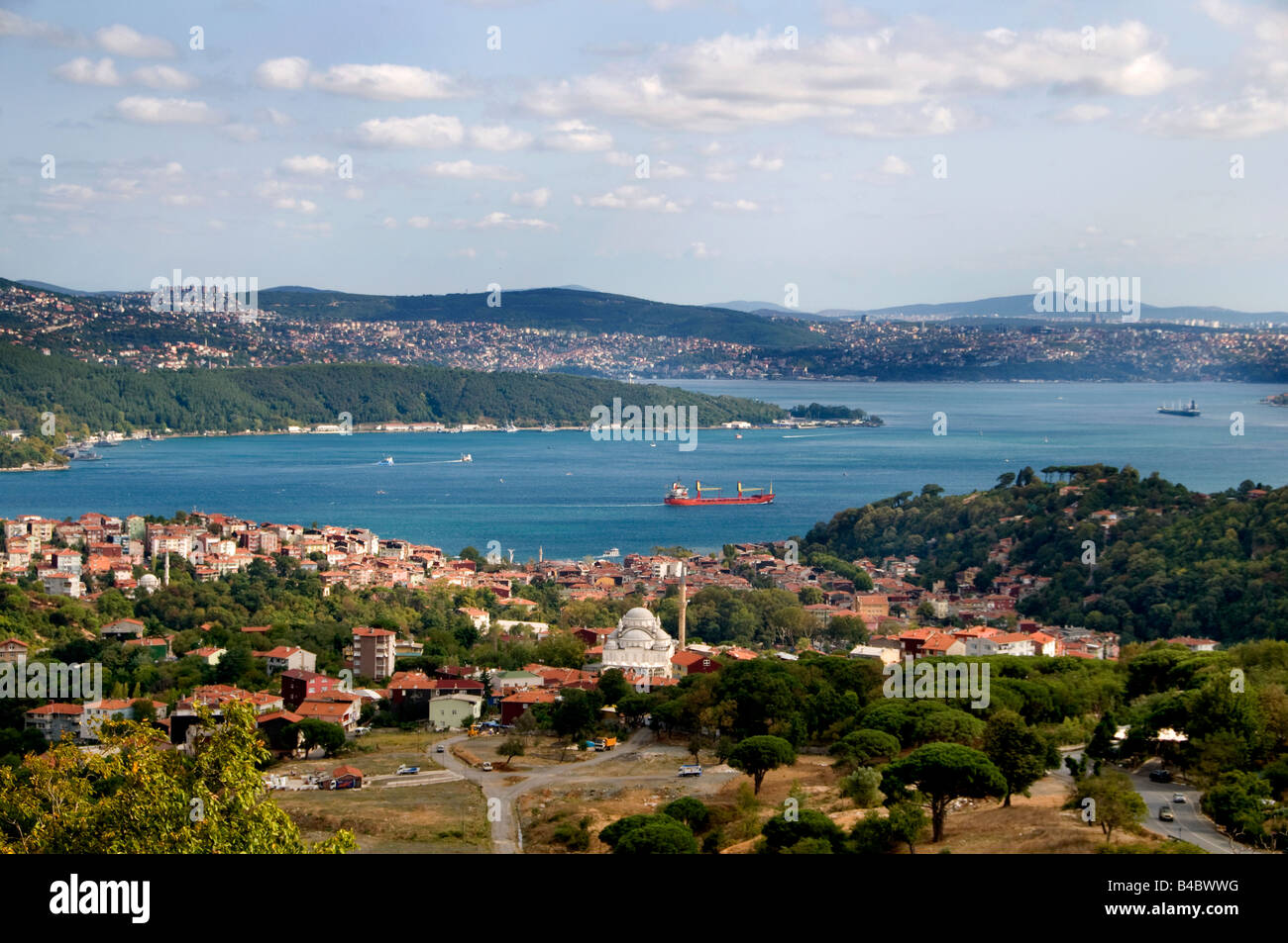 rumeli-kavagi-sariyer-bosphorus-istanbul-sky-line-entry-black-sea-stock