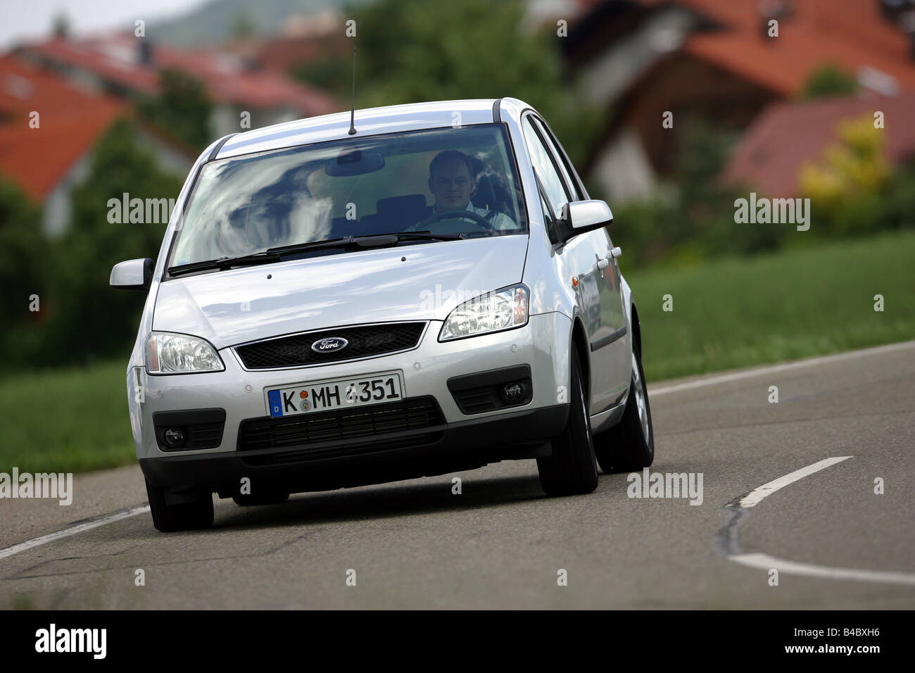 Car, Ford Focus C-Max, Limousine, Lower middle-sized class, model year 2003-, silver, driving, diagonal from the front, frontal Stock Photo