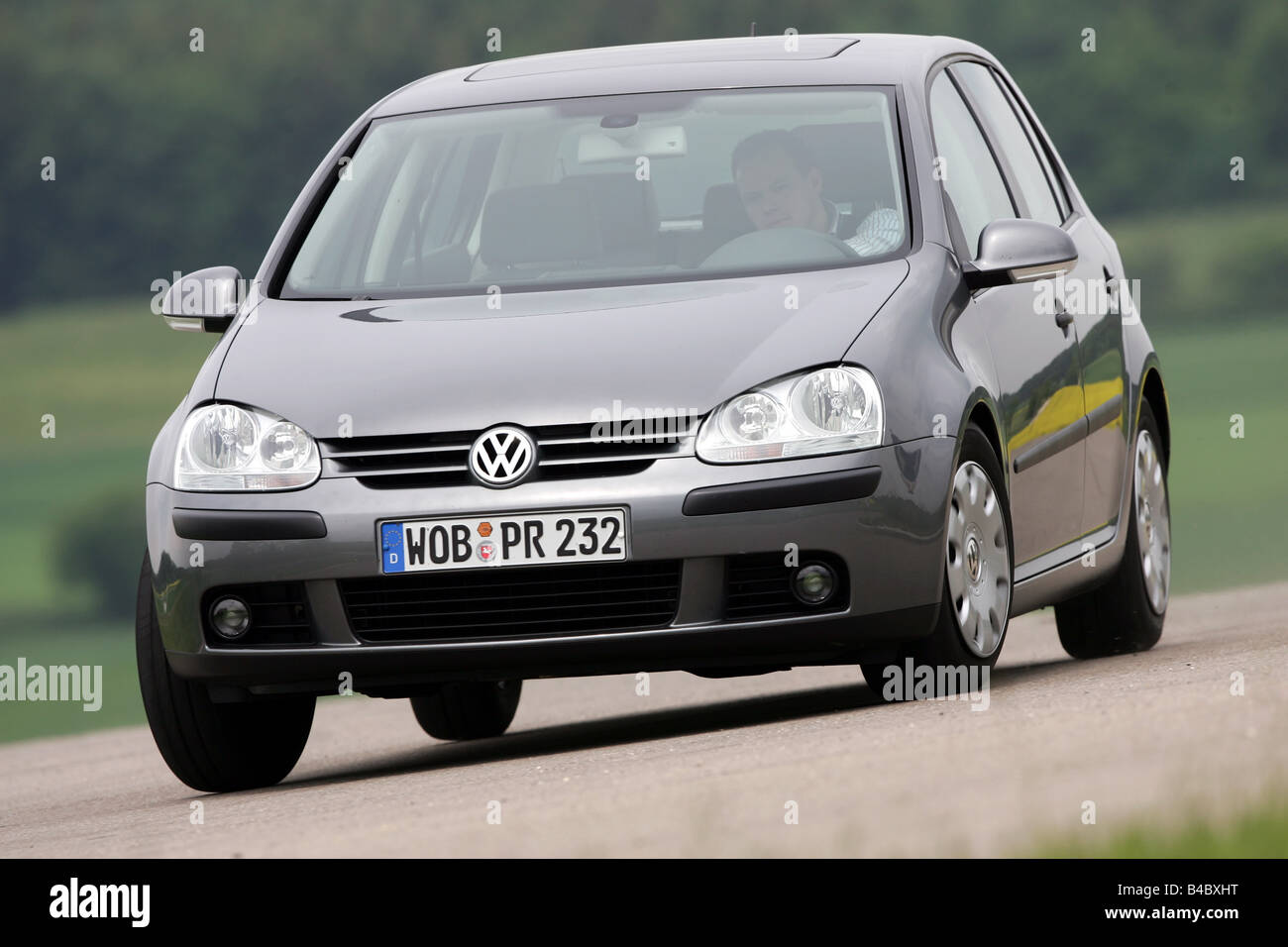 Car, VW Volkswagen Golf 1.6 Trendline, Limousine, Lower middle-sized class,  anthracite, model year 2004-, driving, diagonal from Stock Photo - Alamy