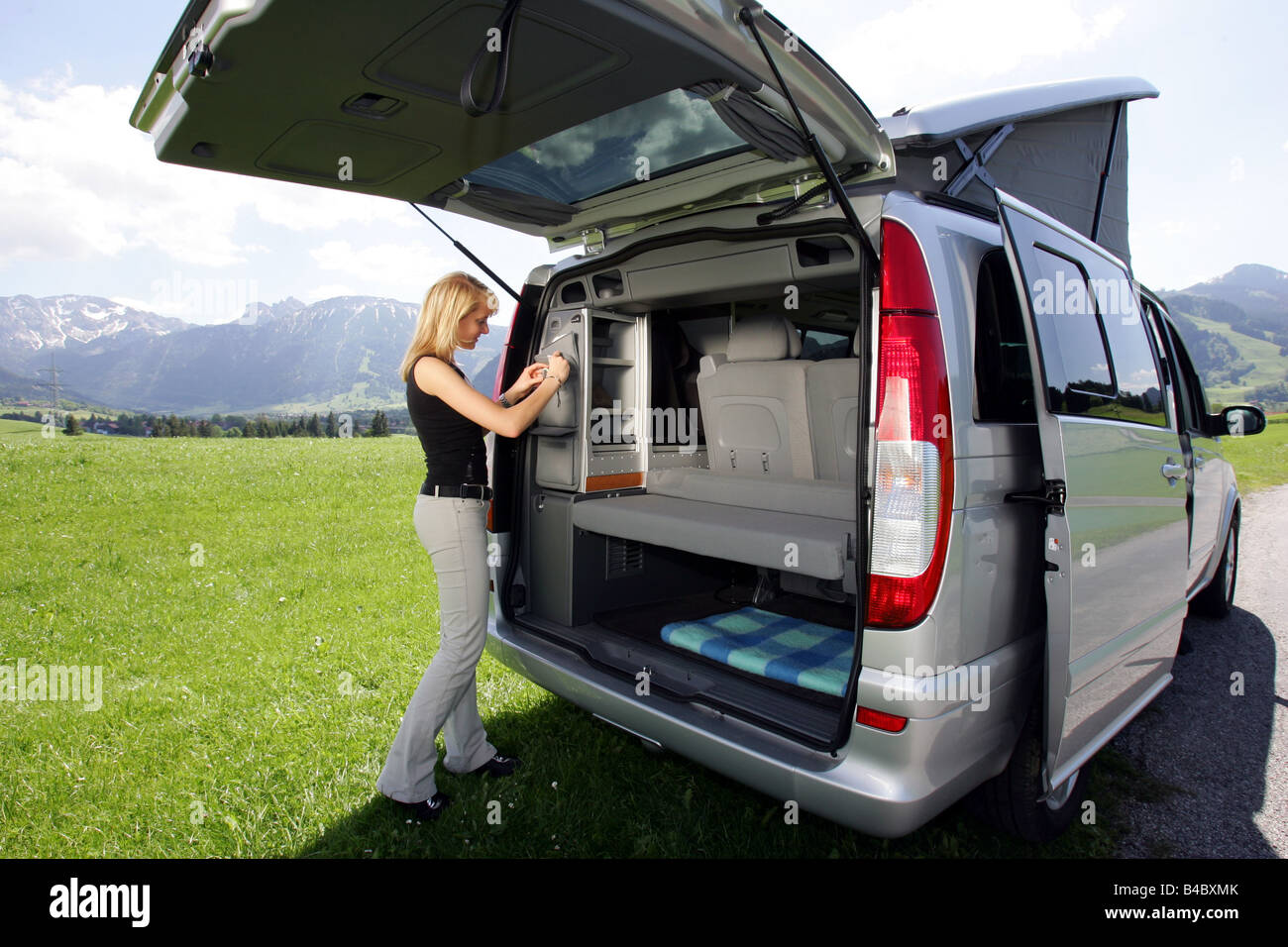 Car, Mercedes Viano CDI 2.2 Marco Polo, Minibus, Camper, Campsite, model  year 2004-, Interior view, Detailed view, photographer Stock Photo - Alamy