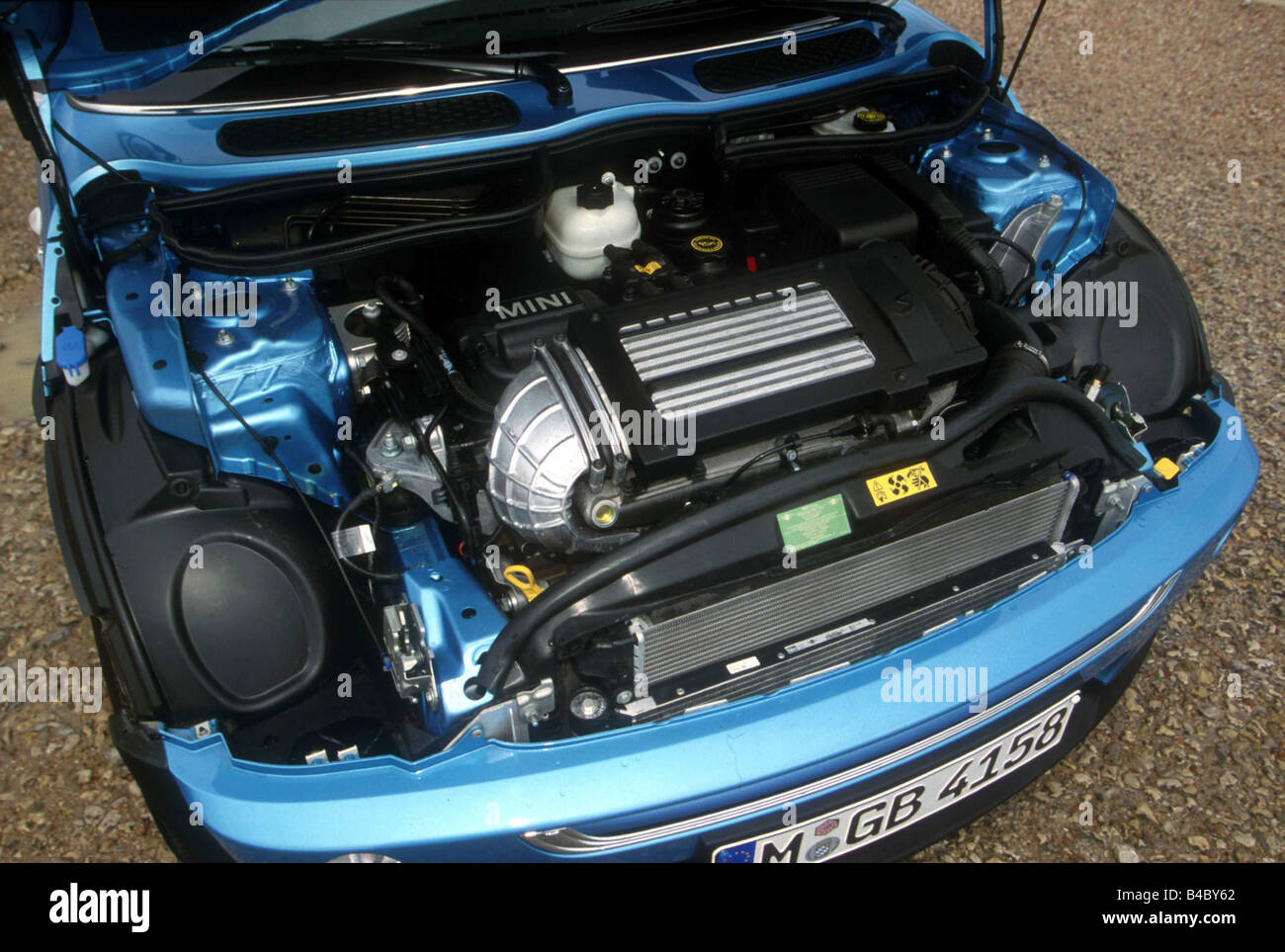 Car, BMW Mini Cooper S, Miniapprox.s, Limousine, model year 2002-, blue,  view in engine compartment, engine, technique/accessory Stock Photo - Alamy