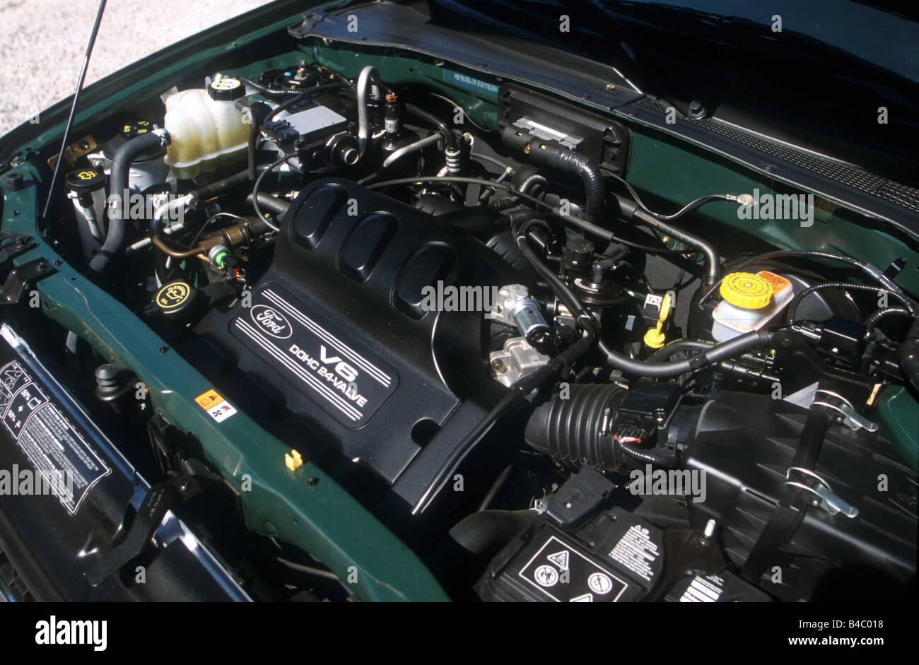 Car, Ford Maverick 3.0 V6, cross country vehicle, model year 2002-, green, view in engine compartment, engine, technique/accesso Stock Photo