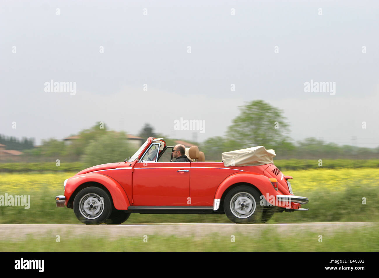 Car, VW Volkswagen Volkswagen beetle convertible, red, Vintage approx., sixties, The 70s, open top, driving, side view, country Stock Photo