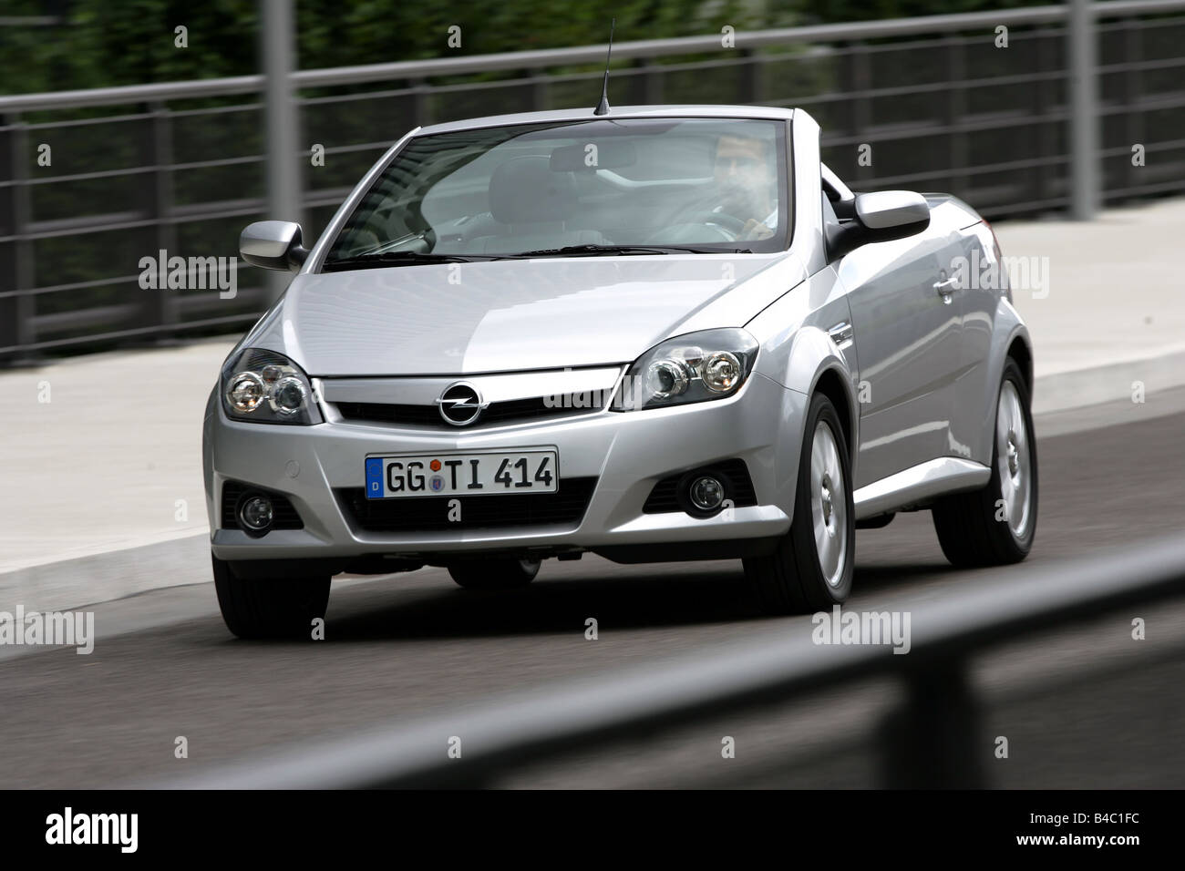 Car, Opel Tigra Twin Top 1.8, Convertible, model year 2004-, silver,  driving, diagonal from the front, frontal view, open top, C Stock Photo -  Alamy