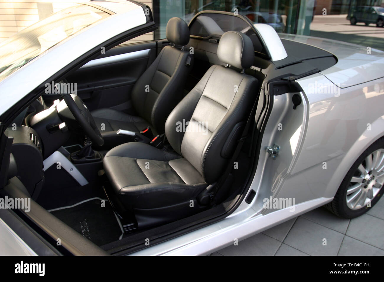 Car, Opel Tigra Twin Top 1.8, Convertible, model year 2004-, silver,  interior view, Interior view, seats, Front seat, Driver's s Stock Photo -  Alamy