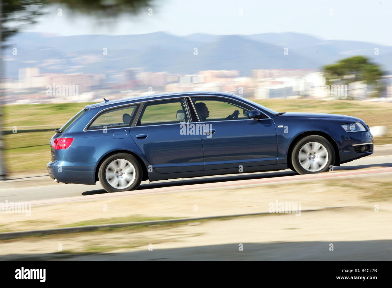 Car, Audi A6 Avant 2.7 TDI, Limousine, hatchback, model year 2004-, upper  middle-sized , dunkelblue moving, side view, country r Stock Photo - Alamy