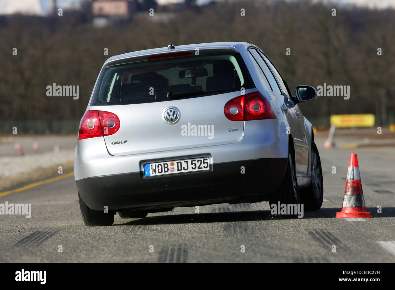 Car, VW Volkswagen Golf 1.9 TDI, model year 2004-, silver, Lower  middle-sized class, Limousine, driving, diagonal from the back Stock Photo  - Alamy