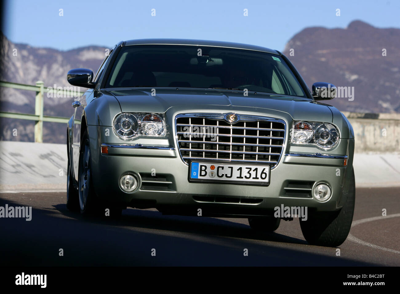 Car Chrysler 300 C Touring 5 7 Hemi Awd Model Year 05 Silver Upper Middle Sized Hatchback Driving Diagonal From The F Stock Photo Alamy Car Chrysler 300 C Touring 5 7 Hemi Awd Model Year 05 Silver Upper Middle Sized Hatchback Driving Diagonal From The F Stock Photo Alamy