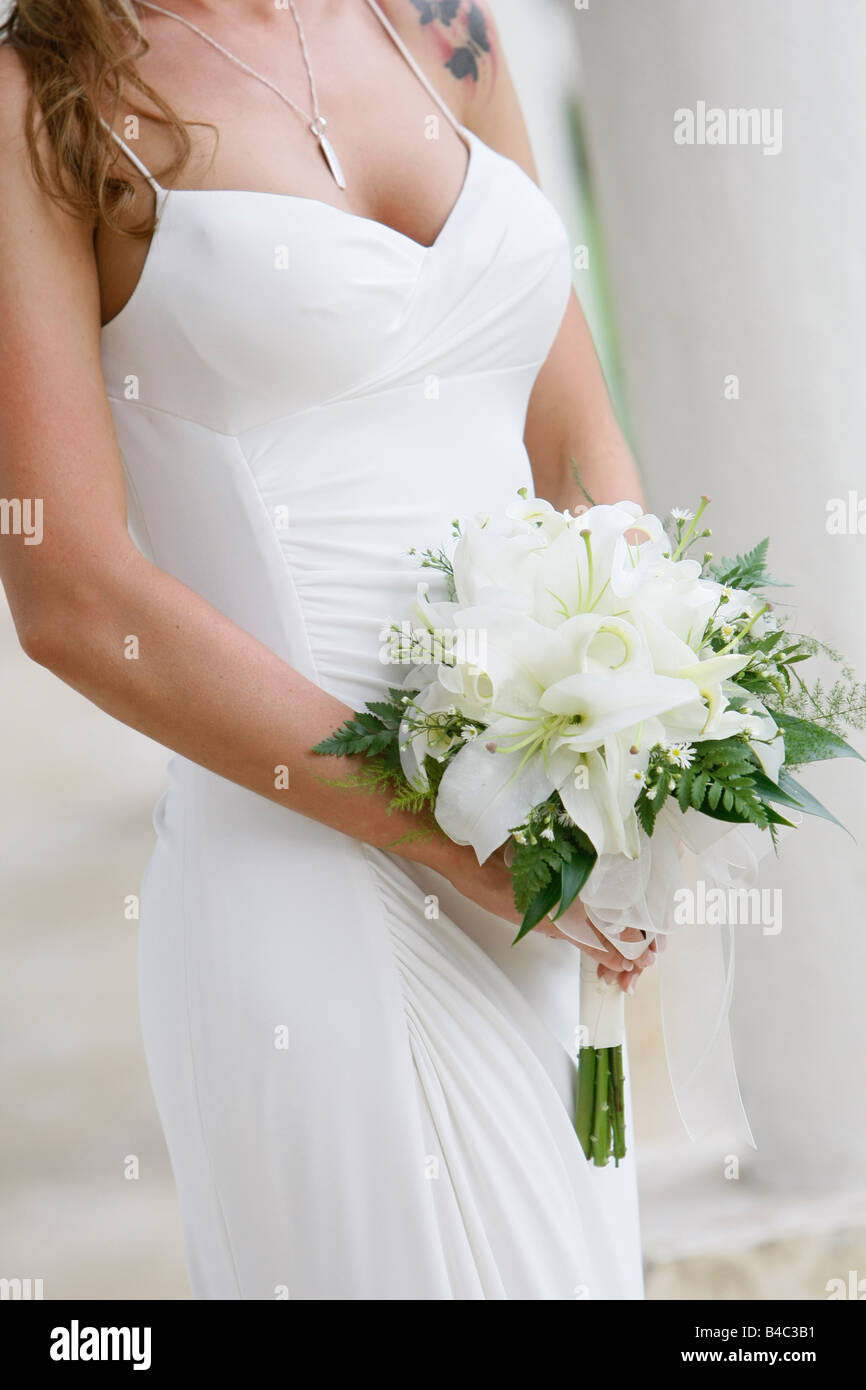 Bride with her bouquet Stock Photo - Alamy