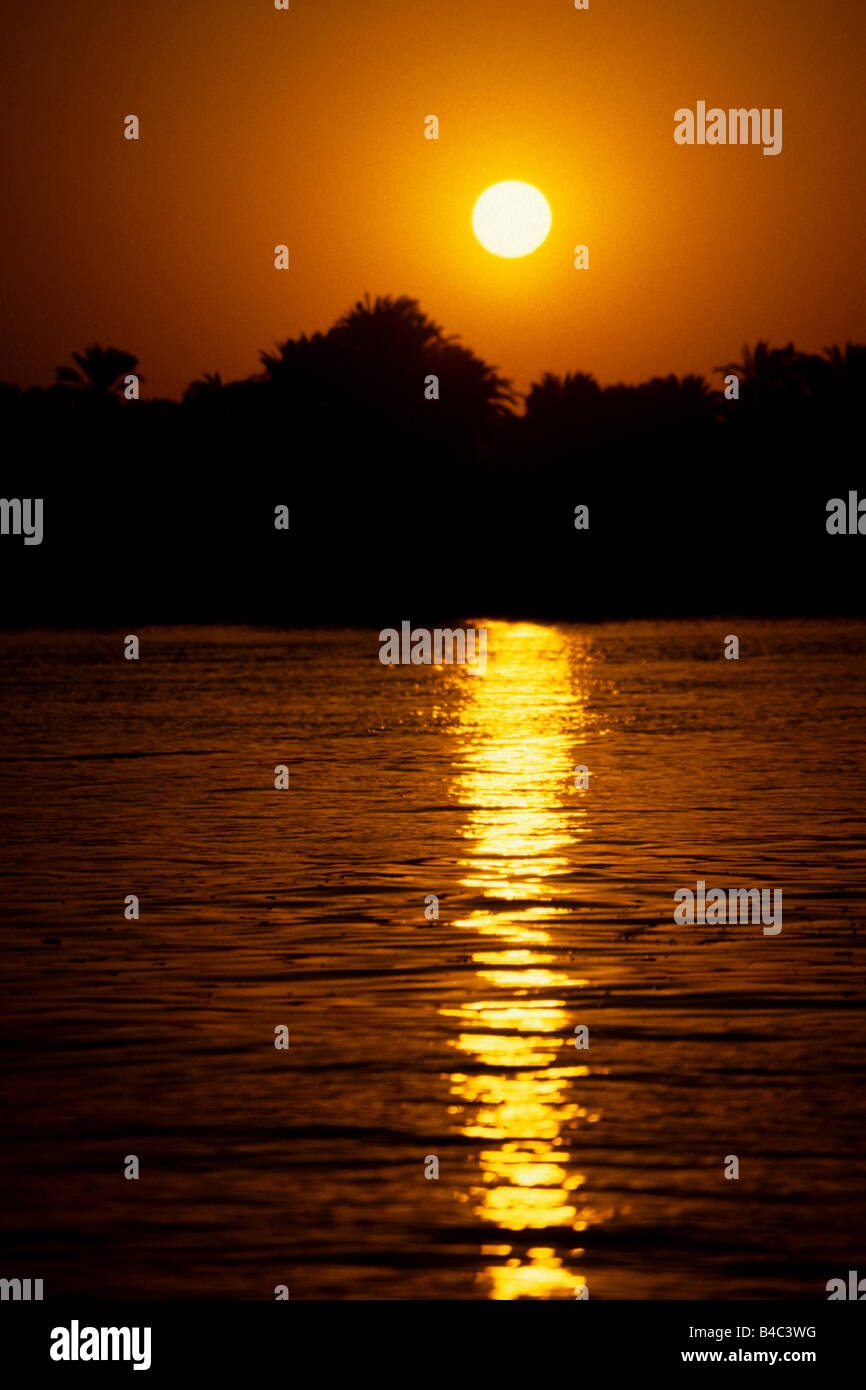 Nile river silhouette hi-res stock photography and images - Alamy