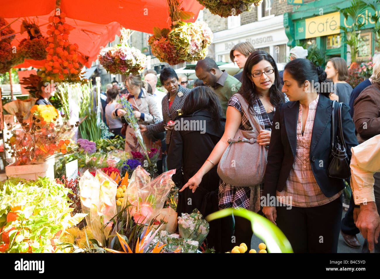 Colombia Road flower market on a Sunday morning, Bethnal Green, East London Stock Photo