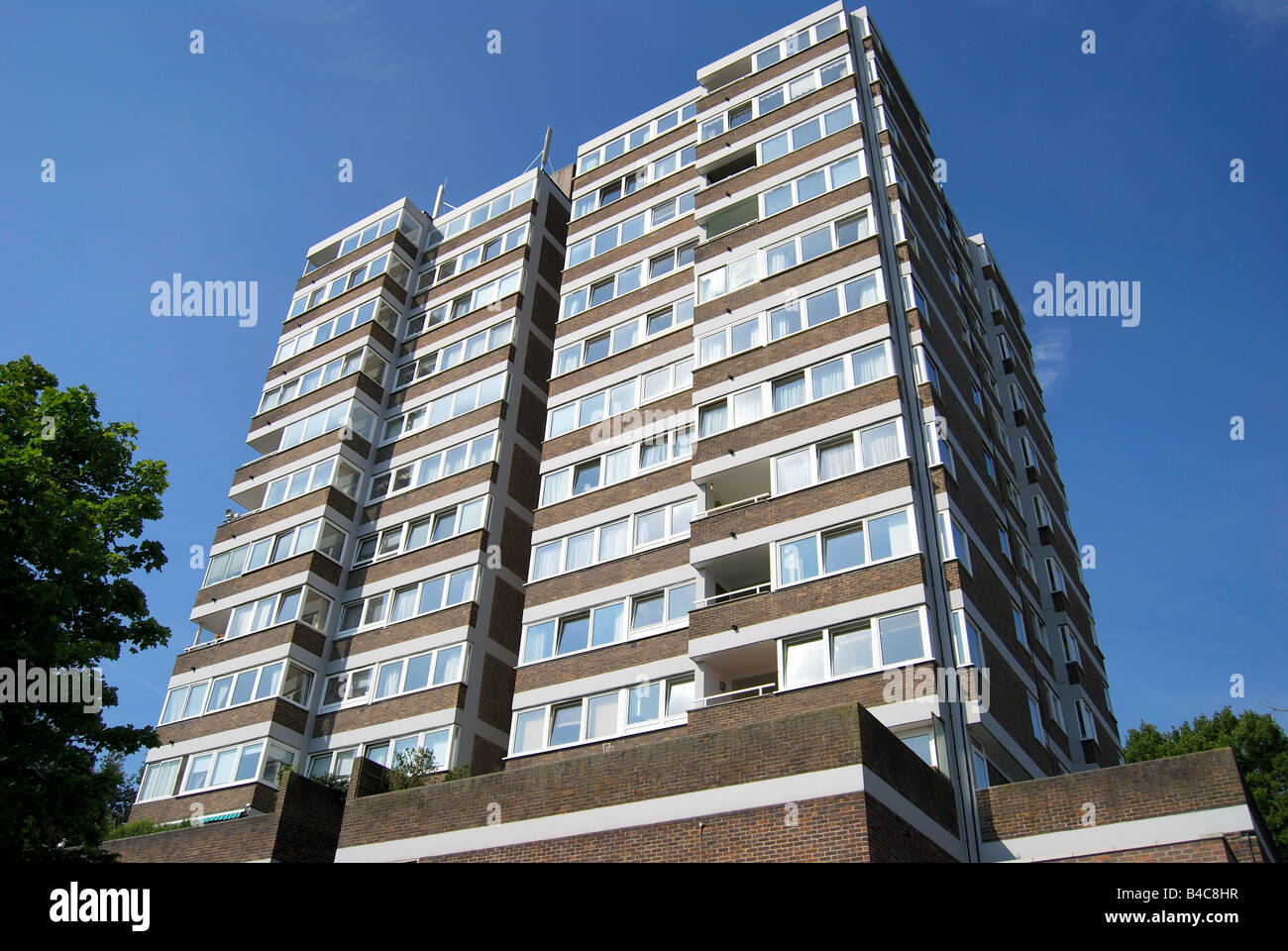 Apartment block overlooking Court One, Wimbledon Lawn Tennis Club, London Borough of Merton, Greater London, England, United Kingdom Stock Photo